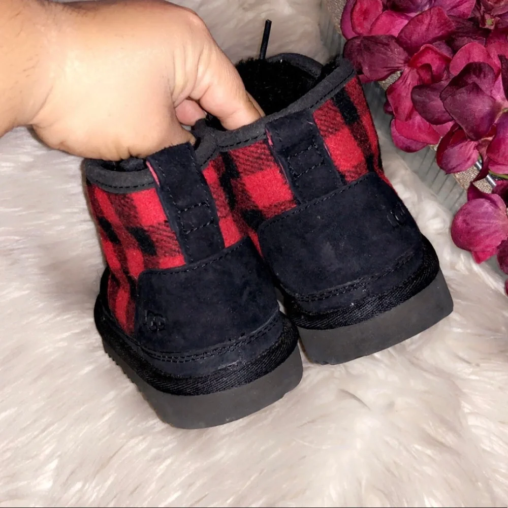 UGG Redwood Neumel II Plaid Suede Chukka Kids Boot